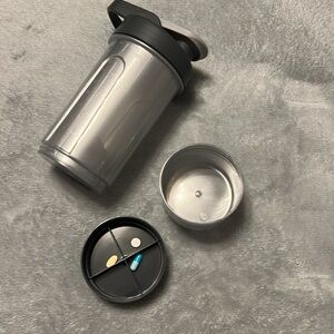 Blender Bottle 3 pack of 20oz with Pill & Protein Powder Storage